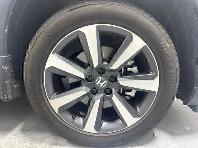 Used 2025 White Honda Touring image 4