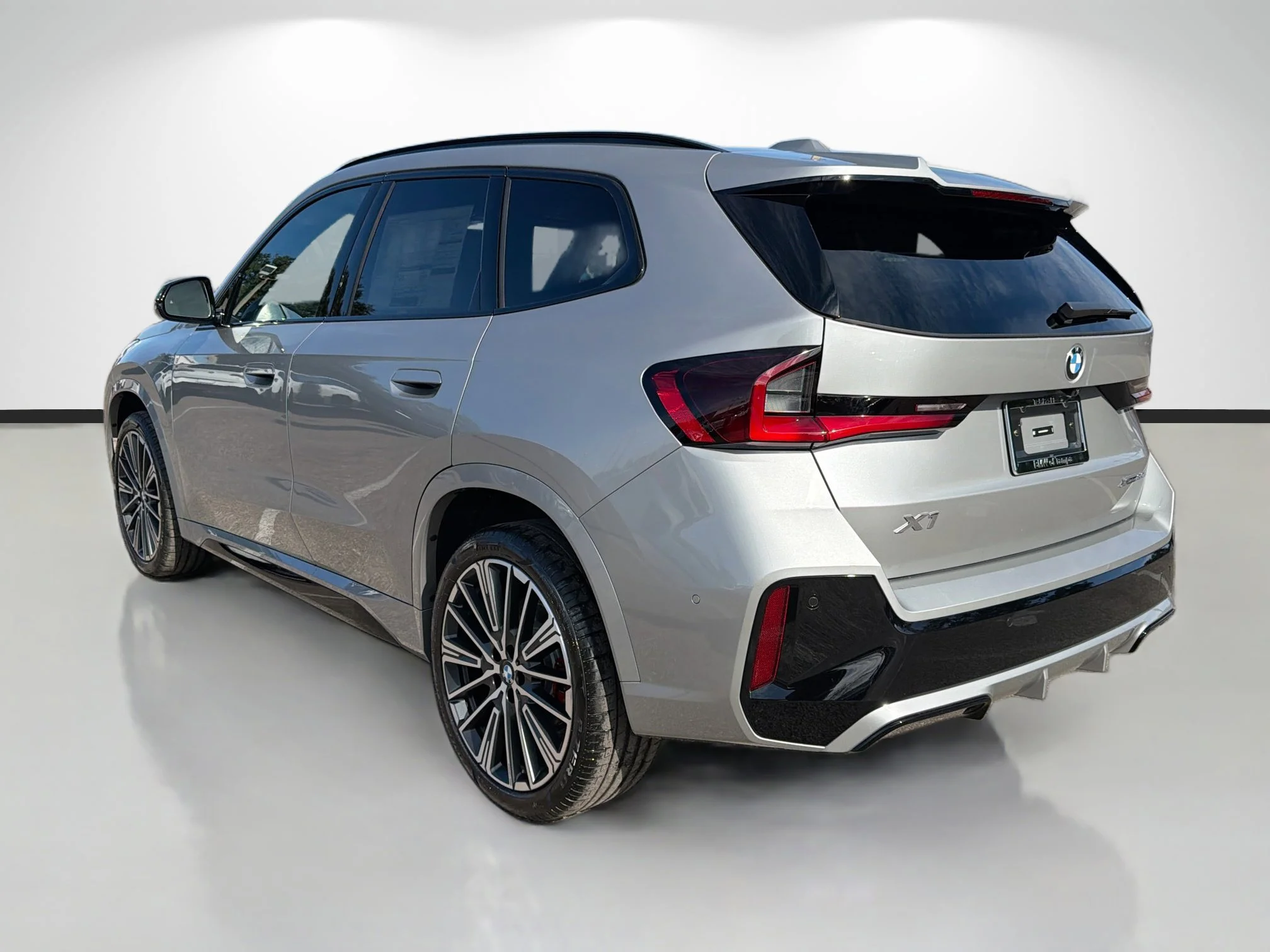 New 2026 Space Silver Metallic BMW xDrive28i image 5
