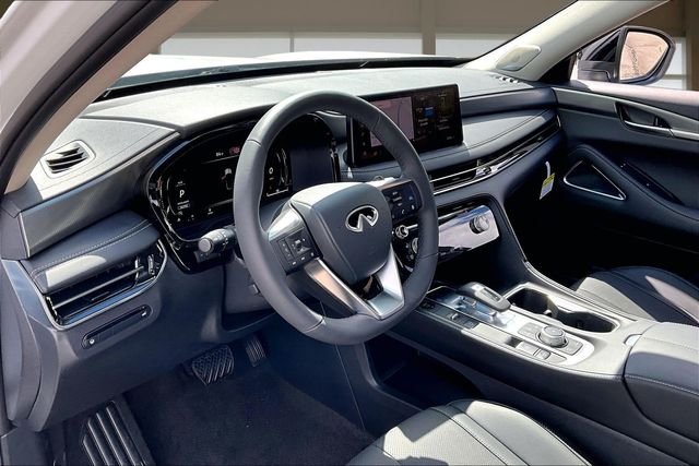 New 2027 RADIANT WHITE INFINITI LUXE image 13