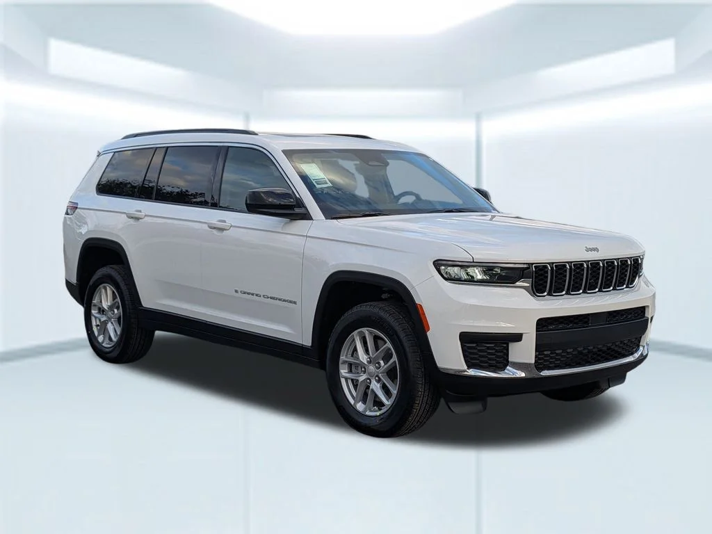 New 2025 White Jeep Laredo image 9