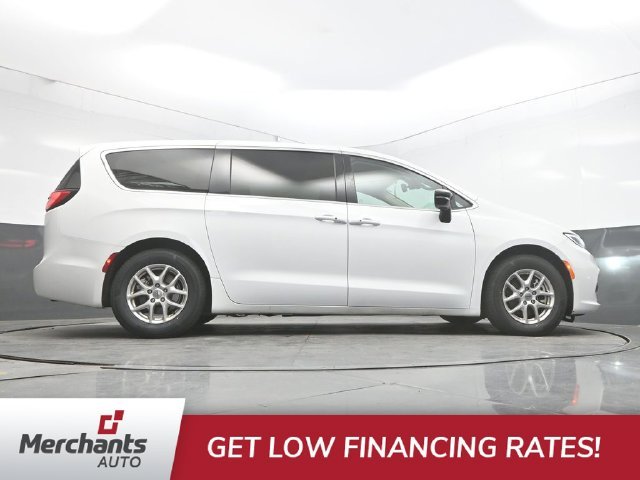 Used 2024 White Chrysler Touring L image 41