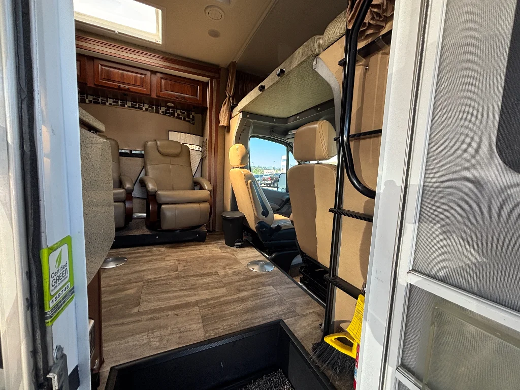 Used 2015 Arctic White Mercedes-Benz Base image 32
