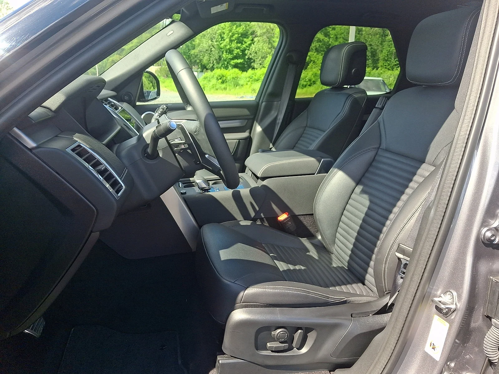 Used 2025 Gray Land Rover Dynamic SE image 28