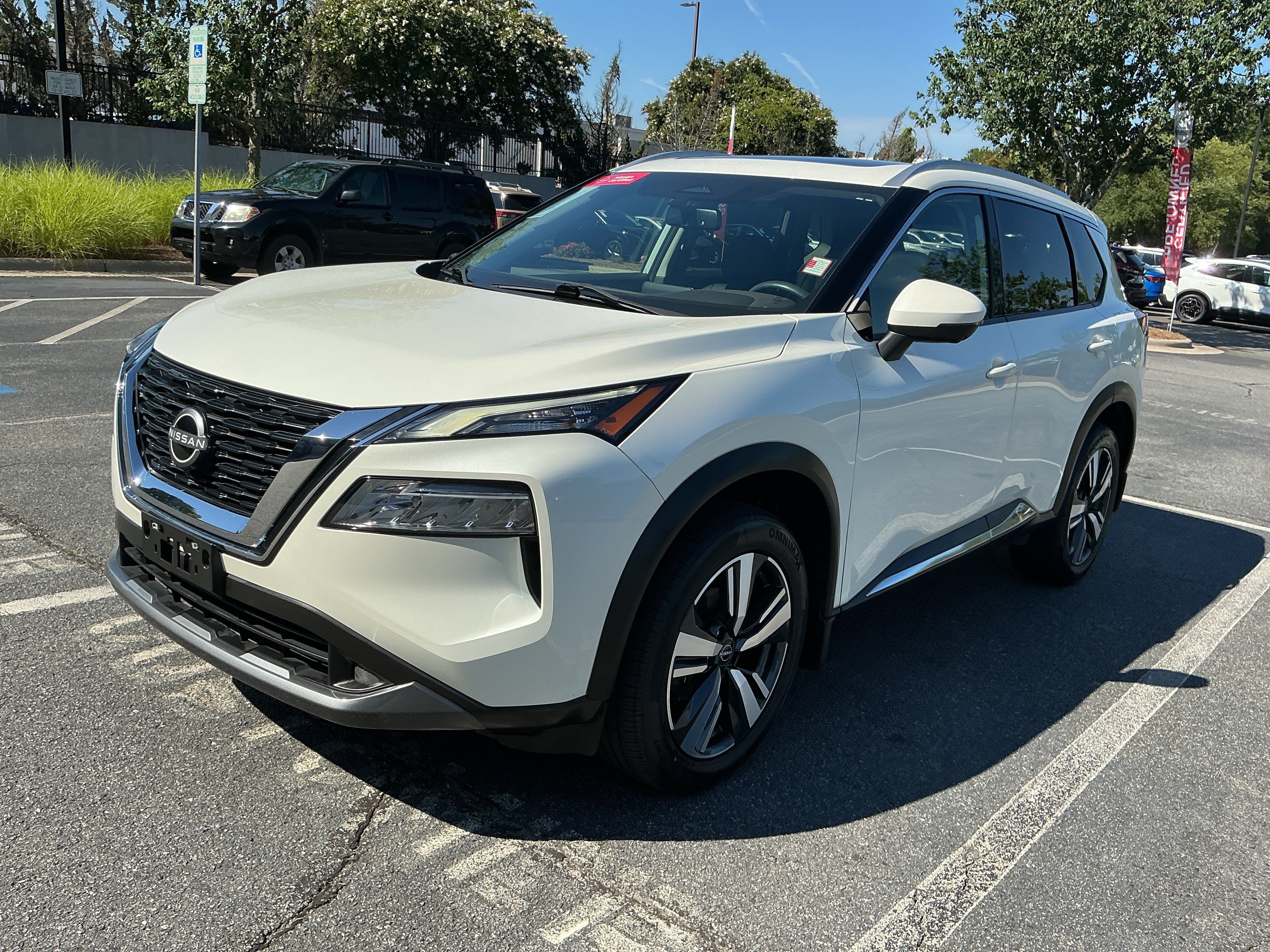 Used 2023 Pearl White Tricoat Nissan SL image 1