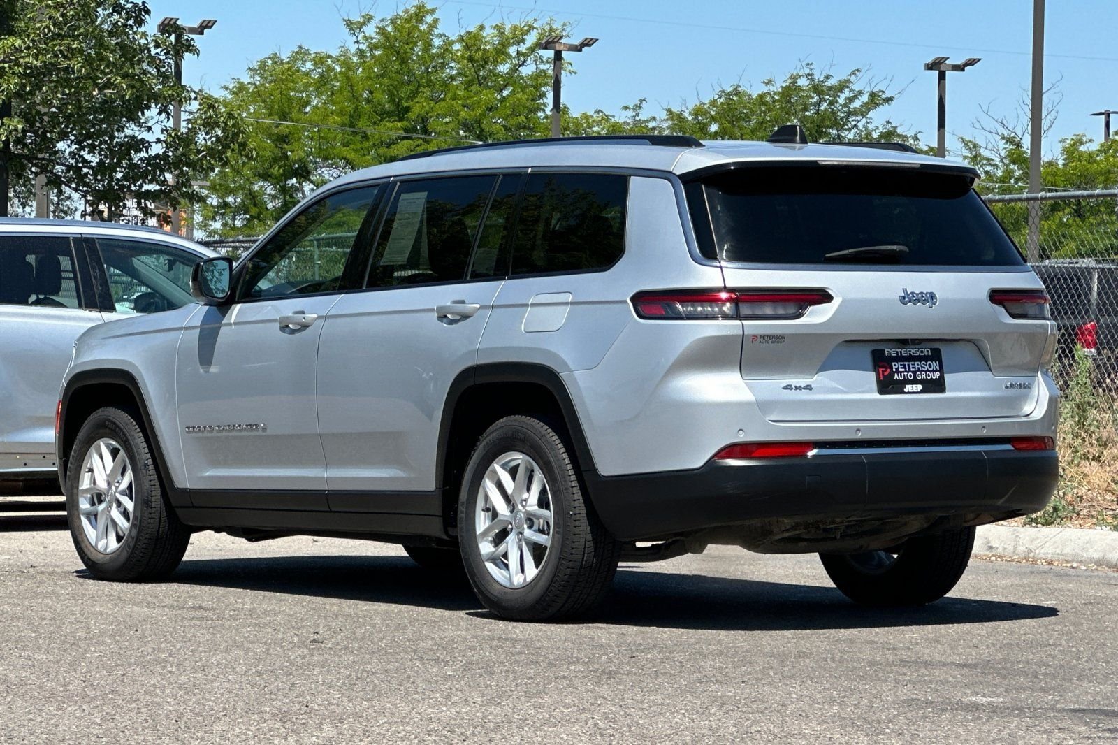 Used 2023 Silver Jeep Laredo image 6