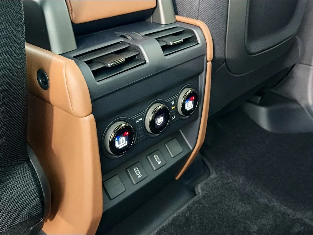 New 2026 Petra Copper Land Rover  OCTA image 27