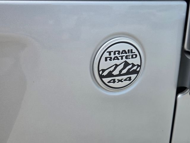 Used 2022 Silver Jeep Unlimited Sahara image 10