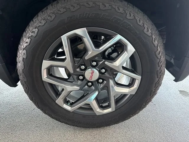 Used 2024 Onyx Black GMC SLT image 10