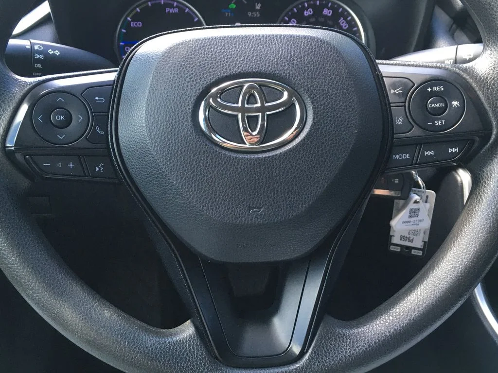 2019 Toyota RAV4 LE - Photo 14