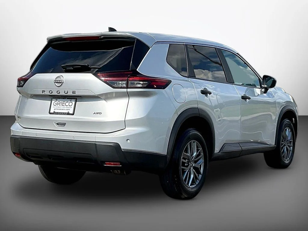 Used 2024 Silver Nissan S image 7