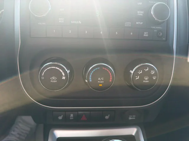 Used 2017 Gray Jeep Latitude image 23