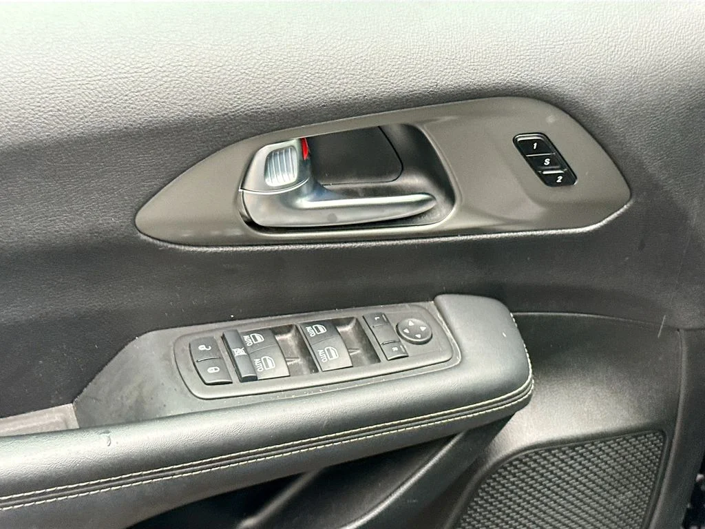 Used 2025 Black Chrysler Select image 19