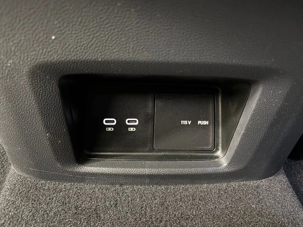 Used 2025 Black Volkswagen 2.0T SE w/Technology image 33