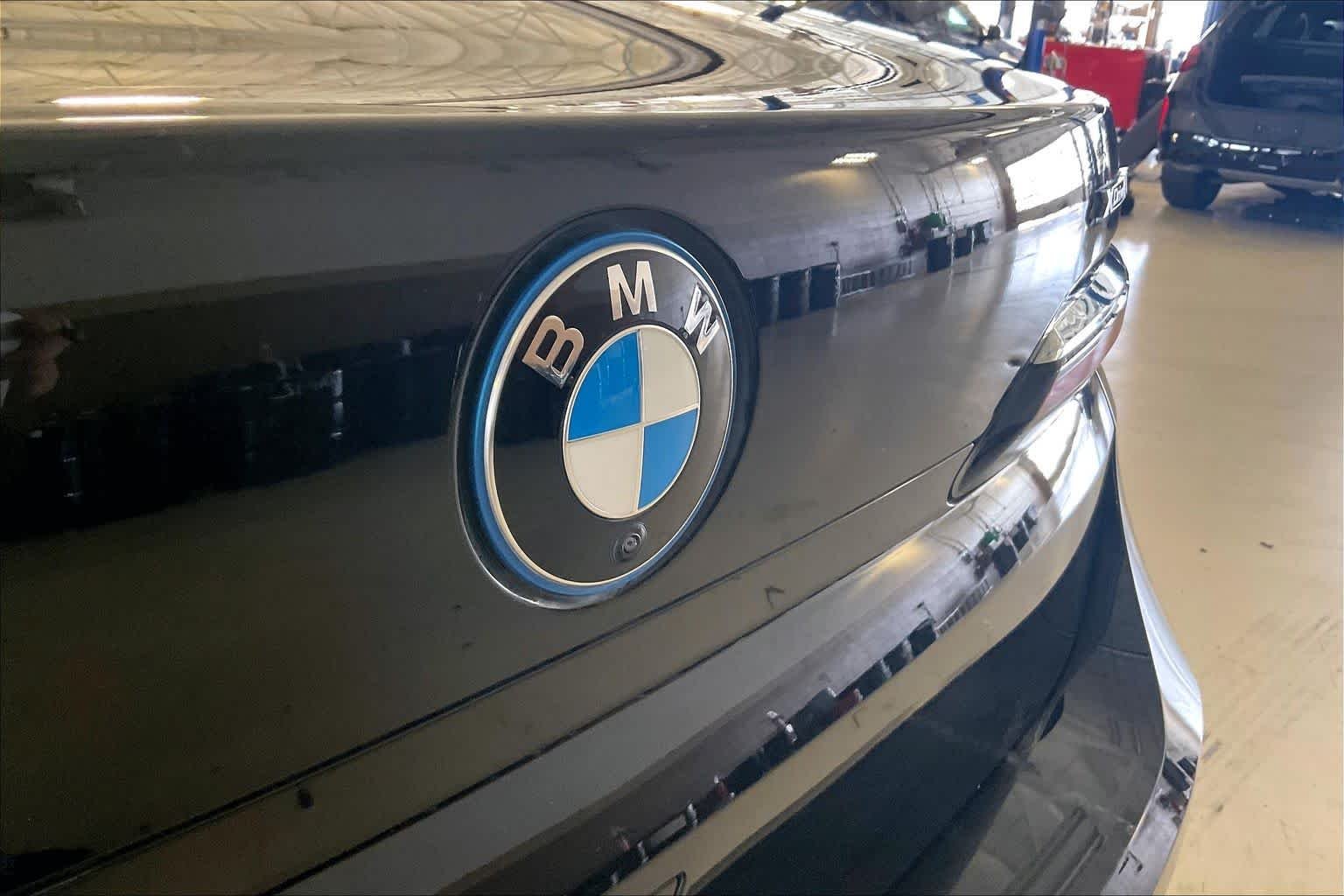 Used 2024 Black Sapphire Metallic BMW xDrive60 image 30