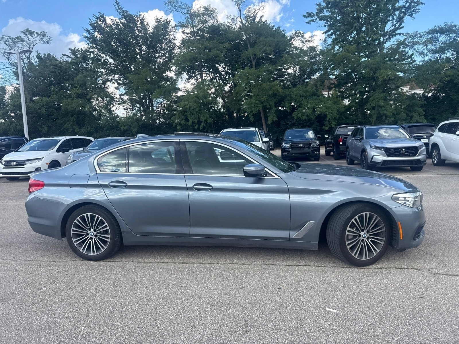 Used 2019 Bluestone Metallic BMW 530i xDrive image 28