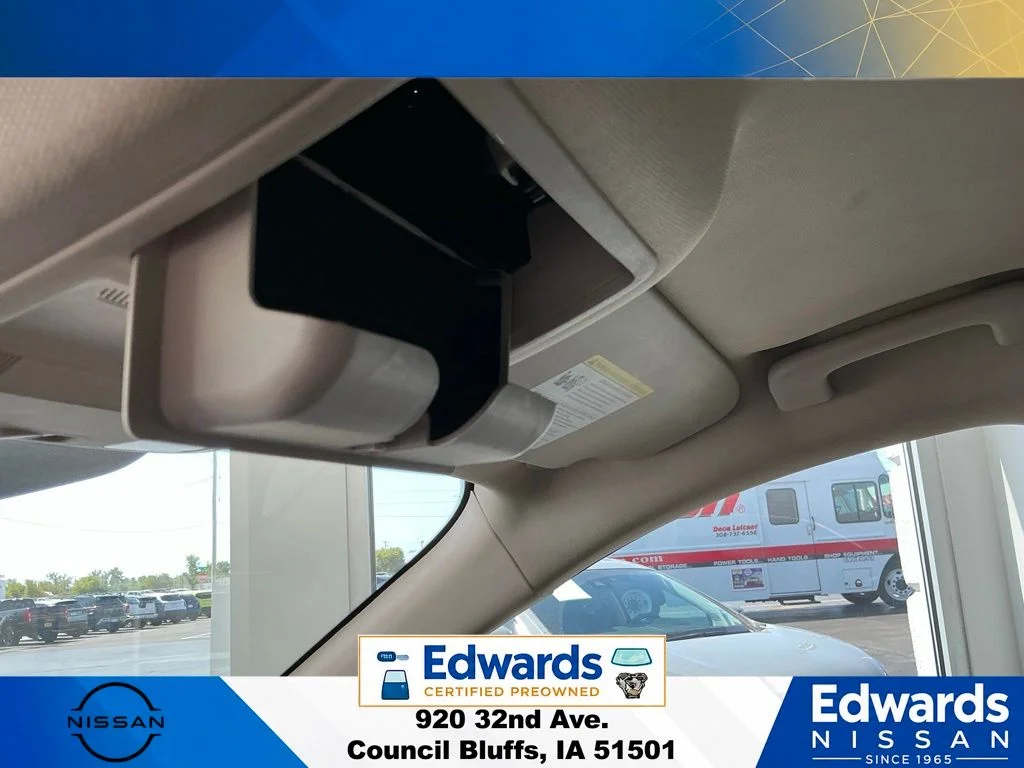 Used 2020 Gold Ford SE image 31