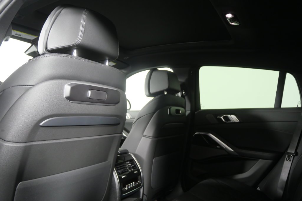 New 2027 Brooklyn Grey Metallic BMW xDrive40i image 17