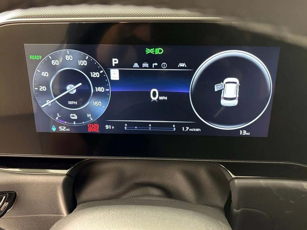New 2026 Snow White Pearl Kia WIND image 31