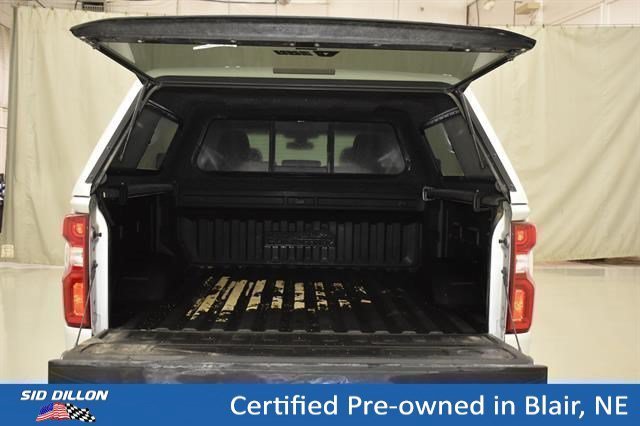 Used 2022 Silver Ice Metallic Chevrolet High Country image 12