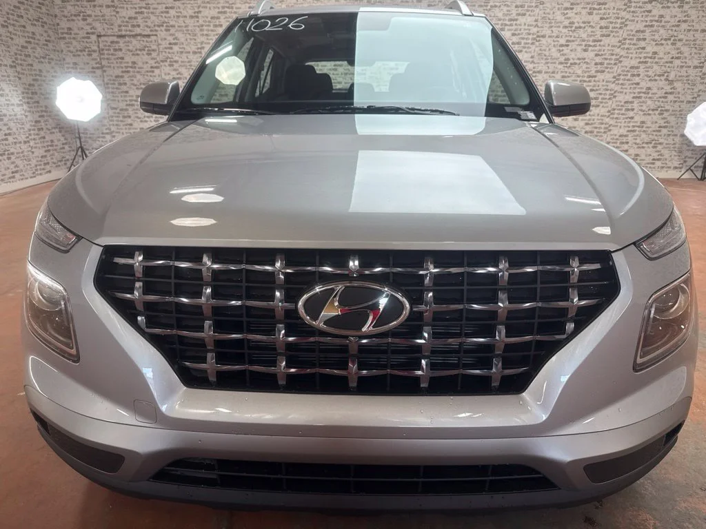 New 2026 Shimmering Silver Hyundai SEL image 2