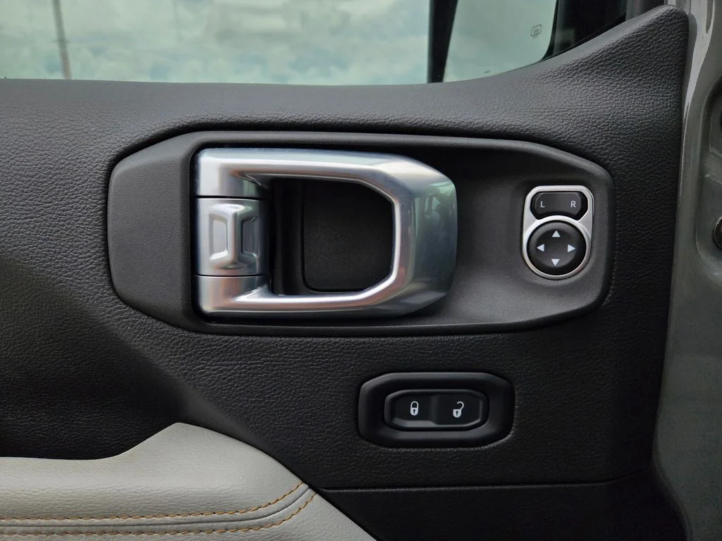 Certified Used 2023 Gray Jeep Altitude image 14