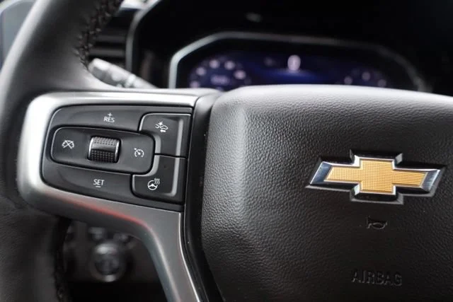 Used 2025 Summit White Chevrolet LT image 25