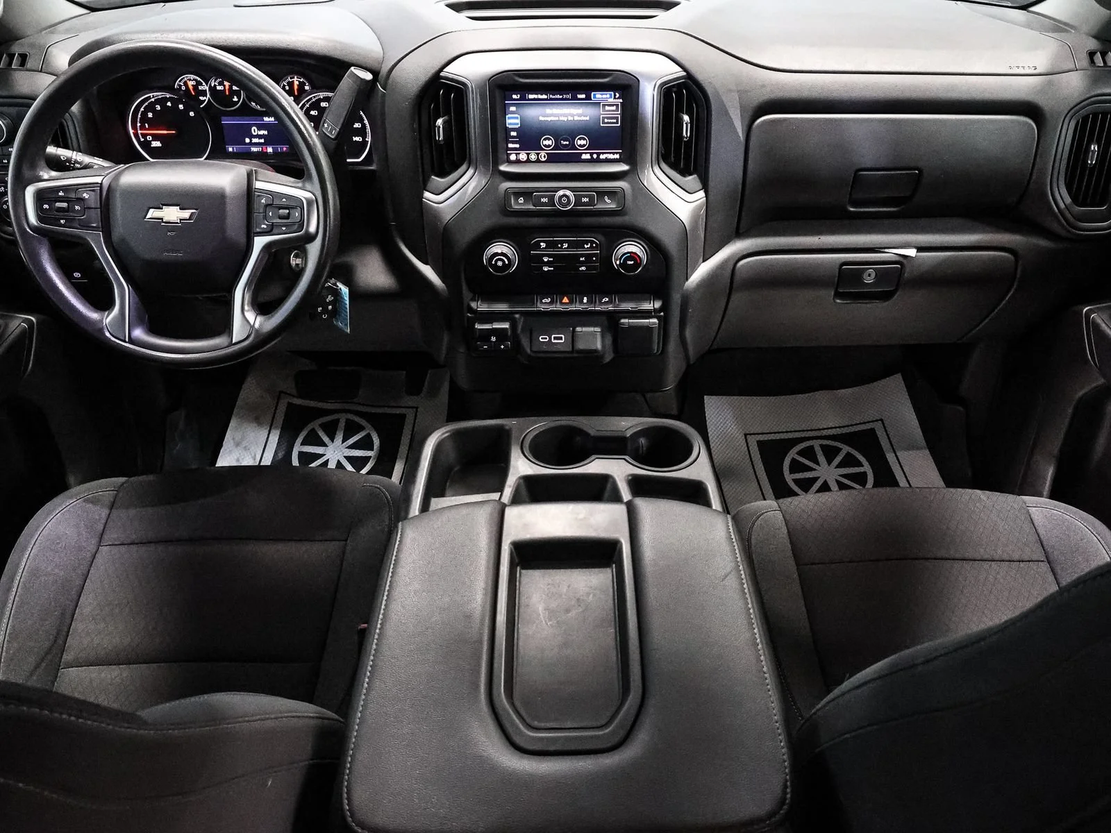 Used 2022 Silver Ice Metallic Chevrolet Custom image 26