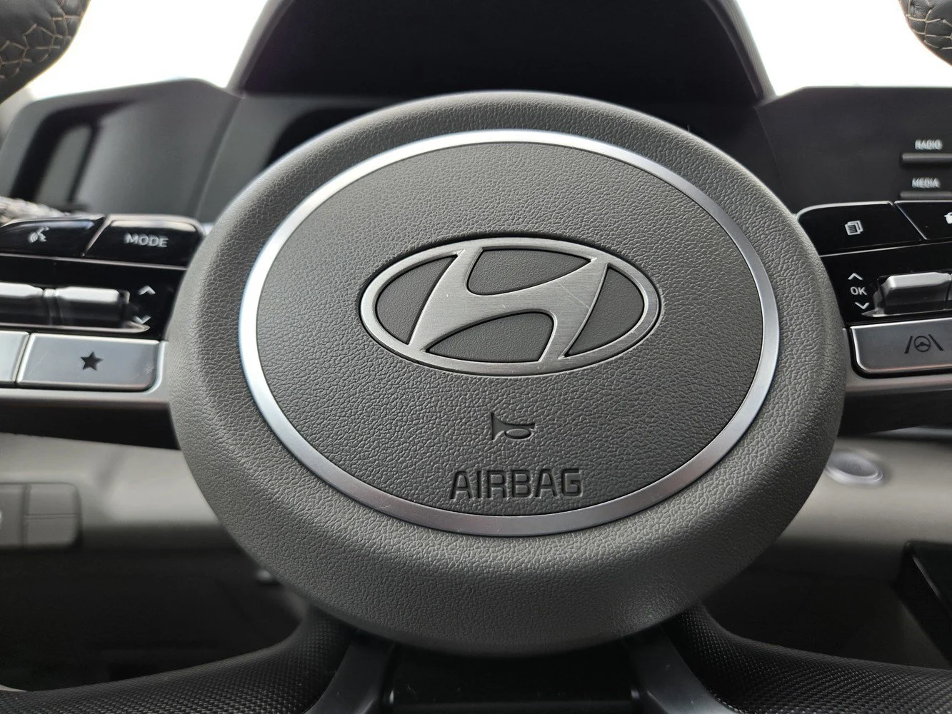 Used 2025 Serenity White Hyundai SEL Sport image 25