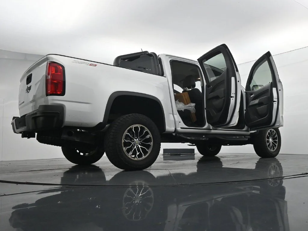 Used 2019 White Chevrolet ZR2 image 28