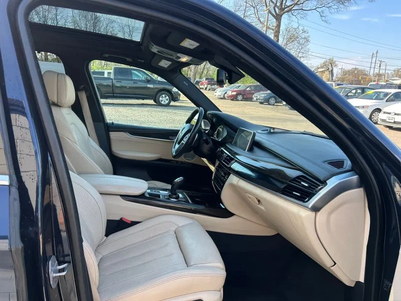 Used 2018 Blue BMW xDrive35i Sport Utility 4D image 16