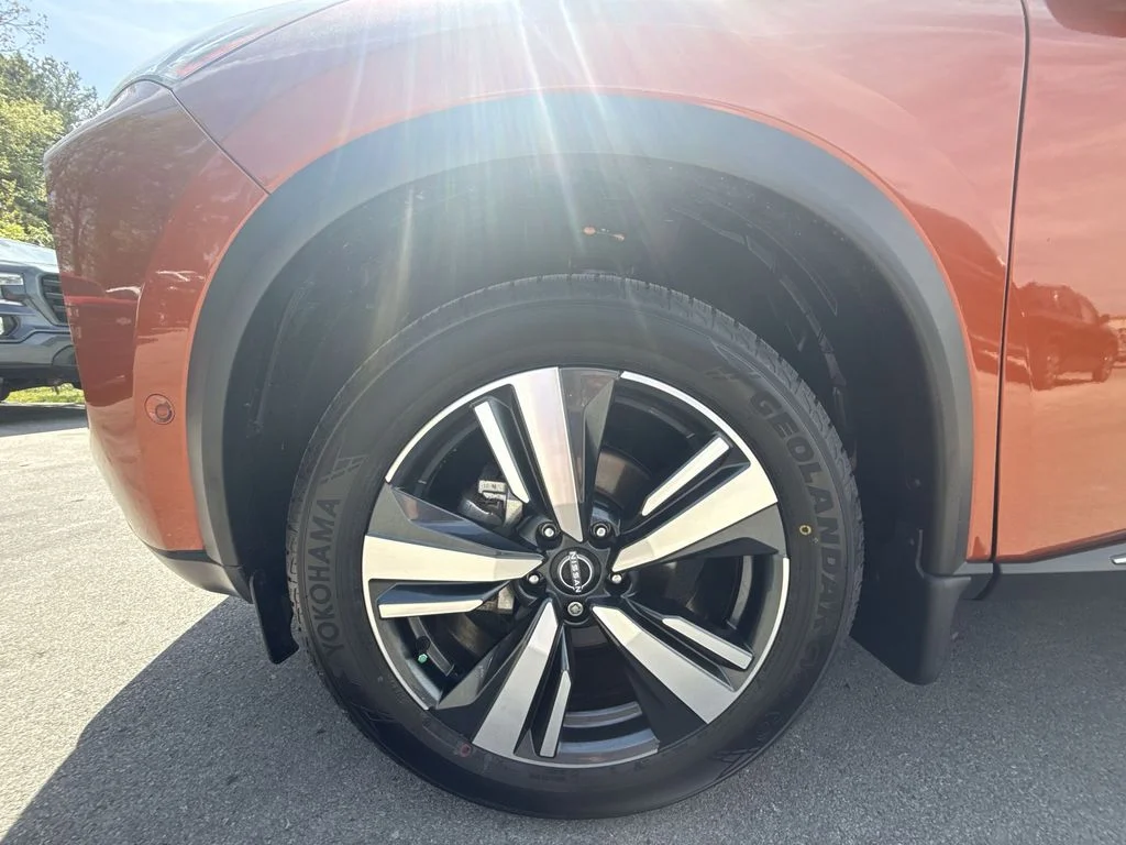 Used 2022 Orange Nissan Platinum image 10
