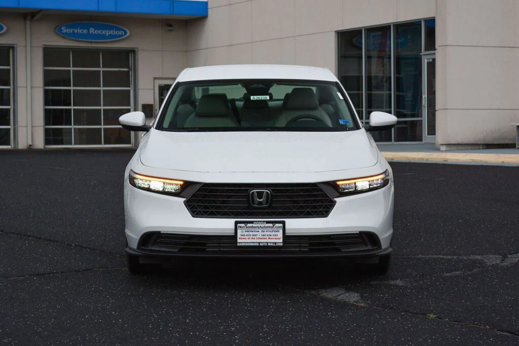 New 2026 Platinum White Pearl Honda LX image 2