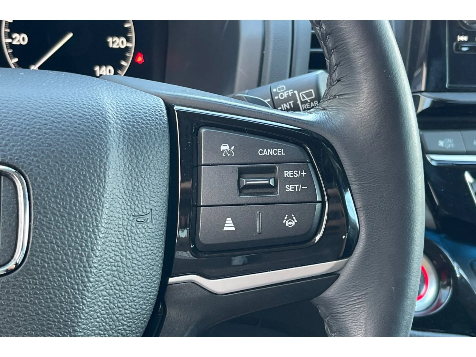 Used 2025 SONIC GRAY PEARL Honda Touring image 38