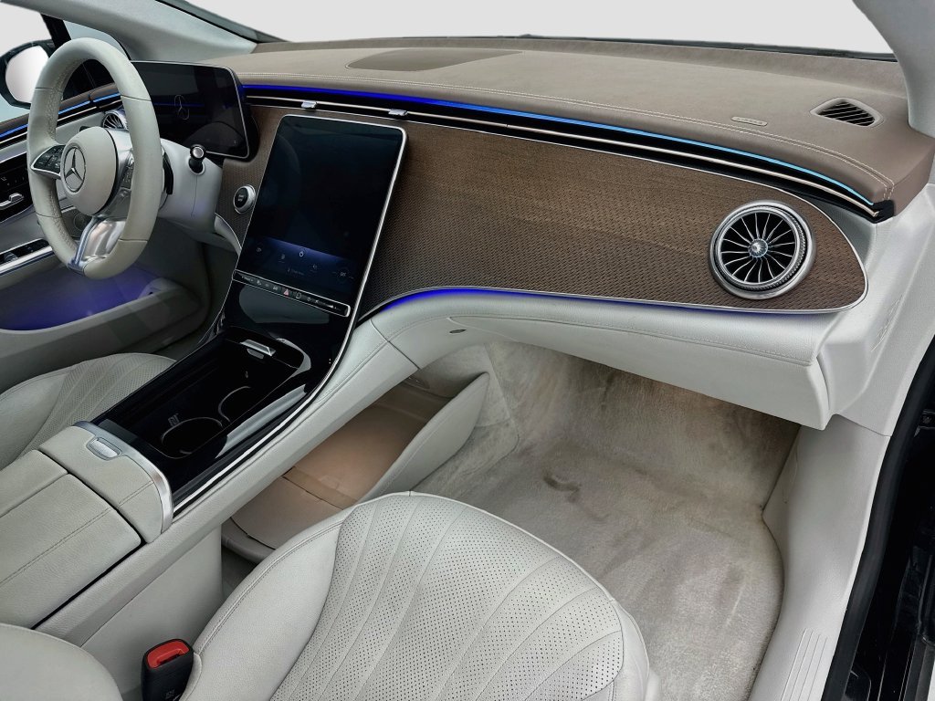 Certified Used 2023 Black Mercedes-Benz 500 Sedan image 16