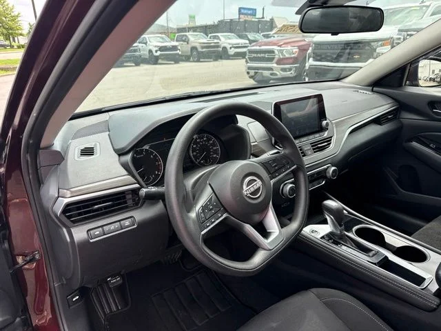 Used 2023 Red Nissan 2.5 SV image 10