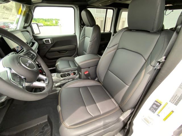 New 2026 Bright White Clear-Coat Exterior Paint Jeep Sahara image 9