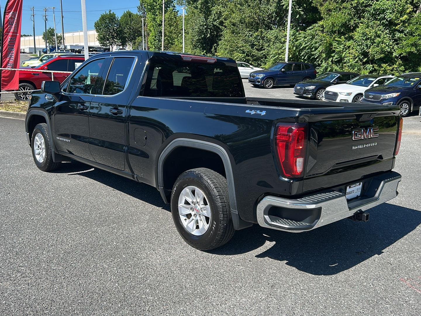 Used 2019 Onyx Black GMC SLE image 3