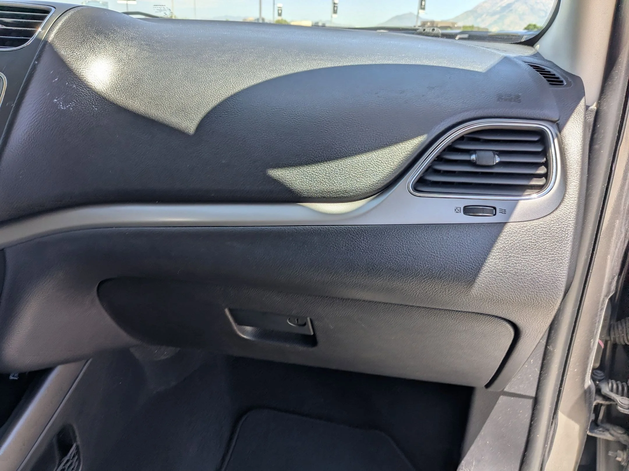 Used 2017 Granite Pearlcoat Dodge Crossroad Plus image 28