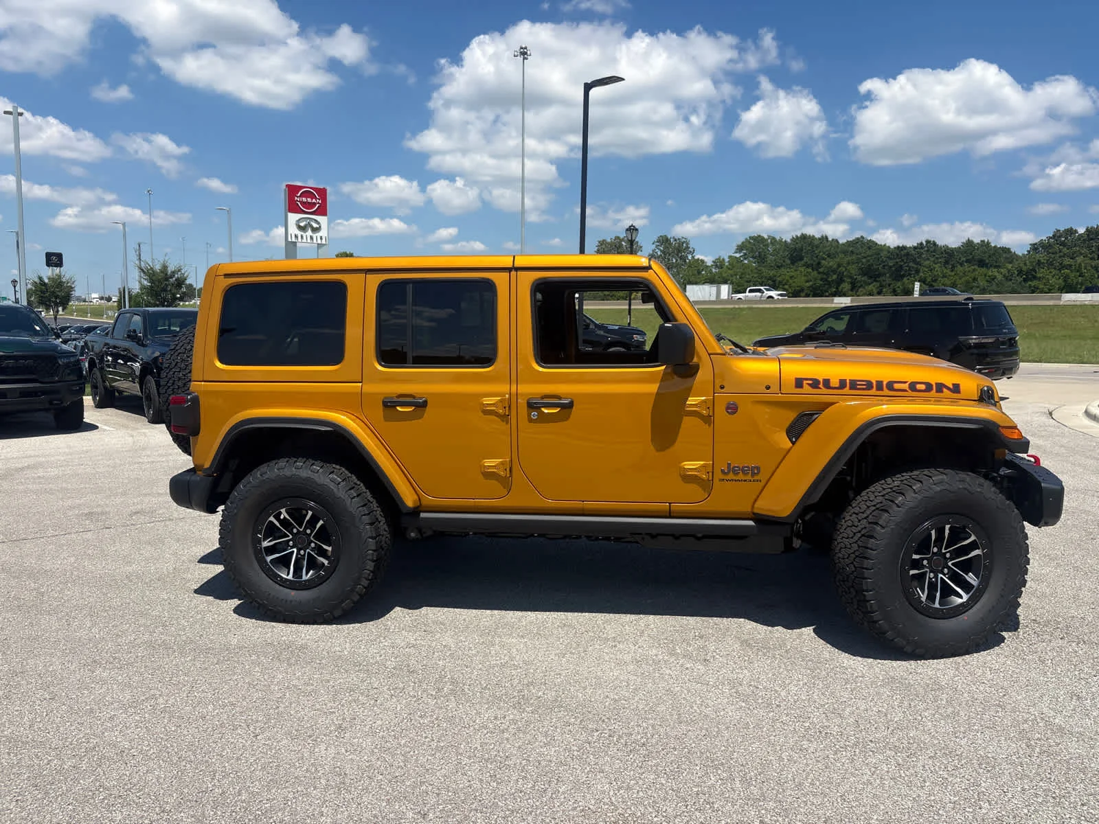 New 2026 Goldilocks Exterior Paint Jeep Rubicon X image 11