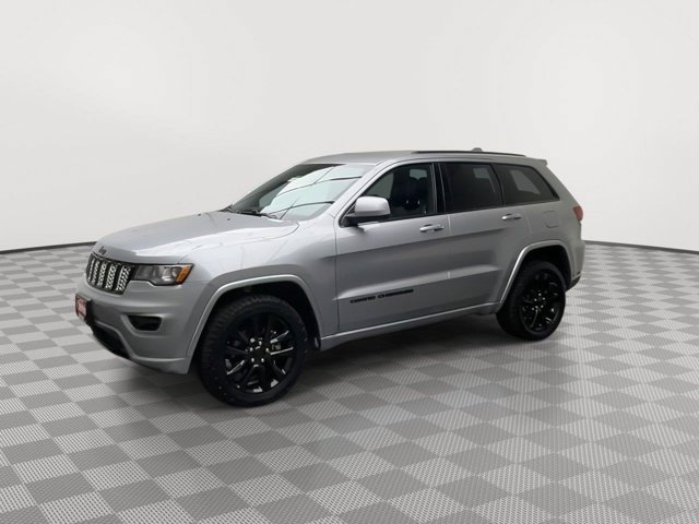 Used 2021 Billet Silver Metallic Clearcoat Jeep Laredo X image 34
