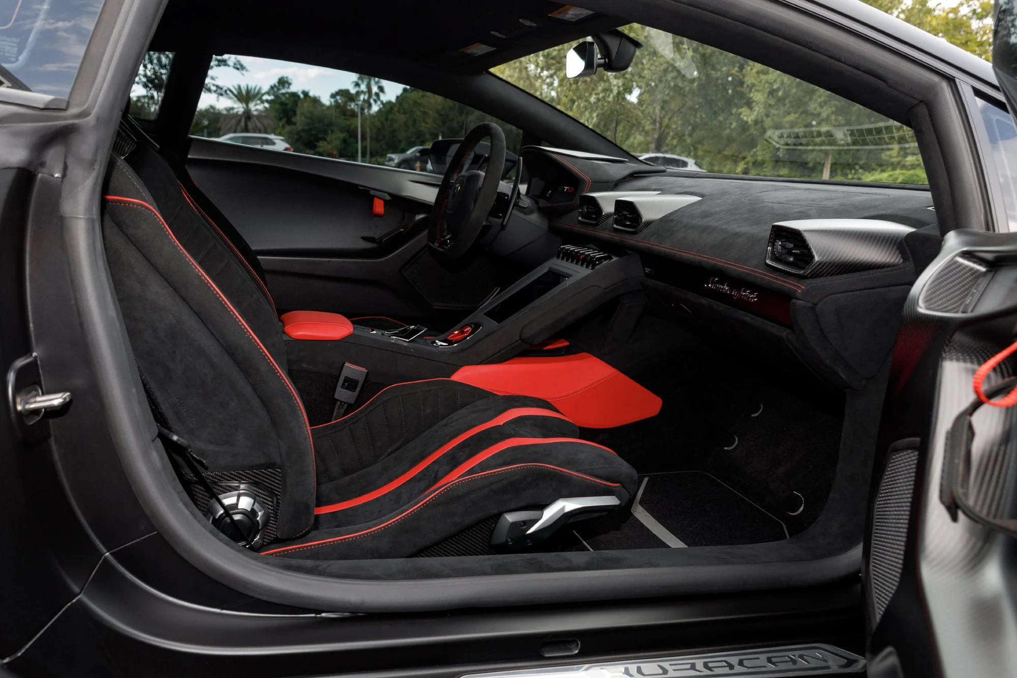 Used 2021  Lamborghini Base image 43
