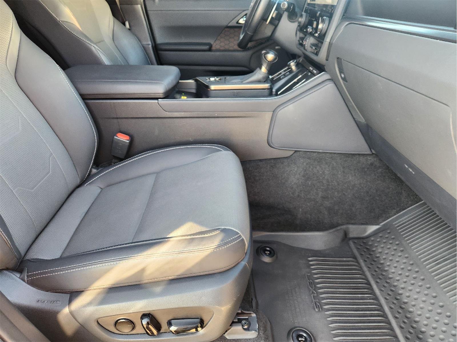 2025 Lexus GX 550 photo 14 of 34