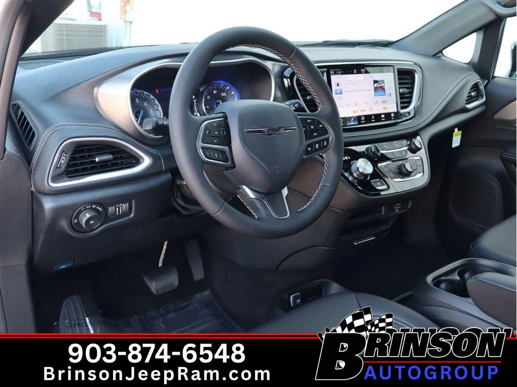 2026 Chrysler Pacifica Select - Photo 12