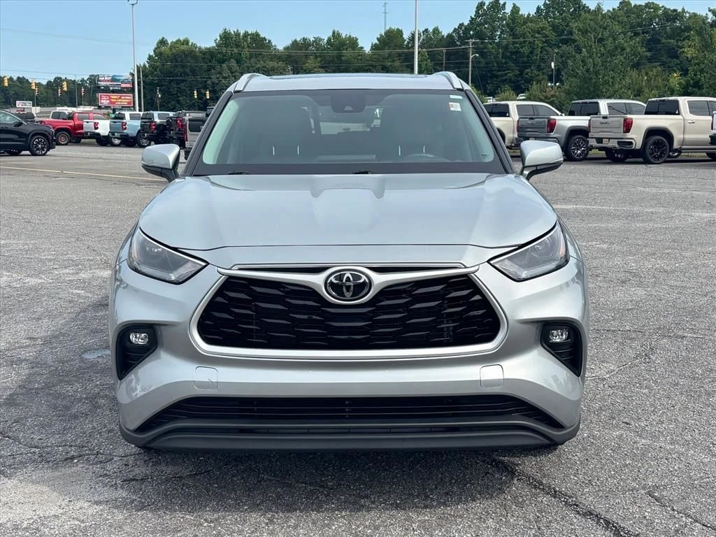 Used 2024 Silver Toyota XLE image 22