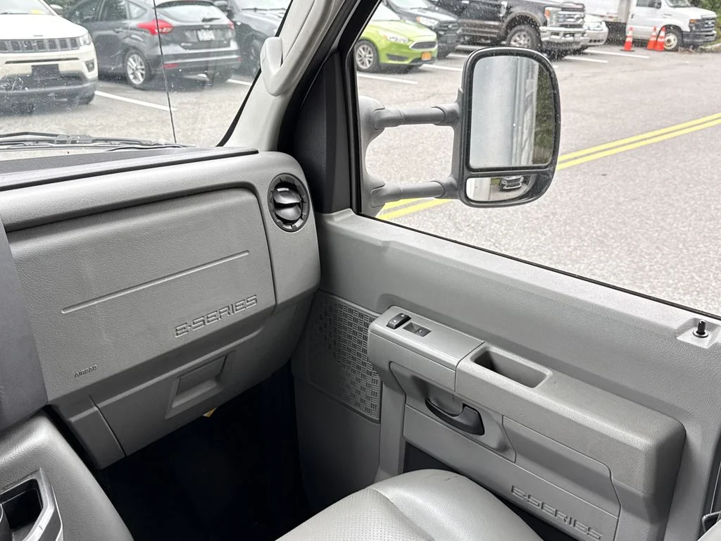 Used 2019 Oxford White Ford Base image 14