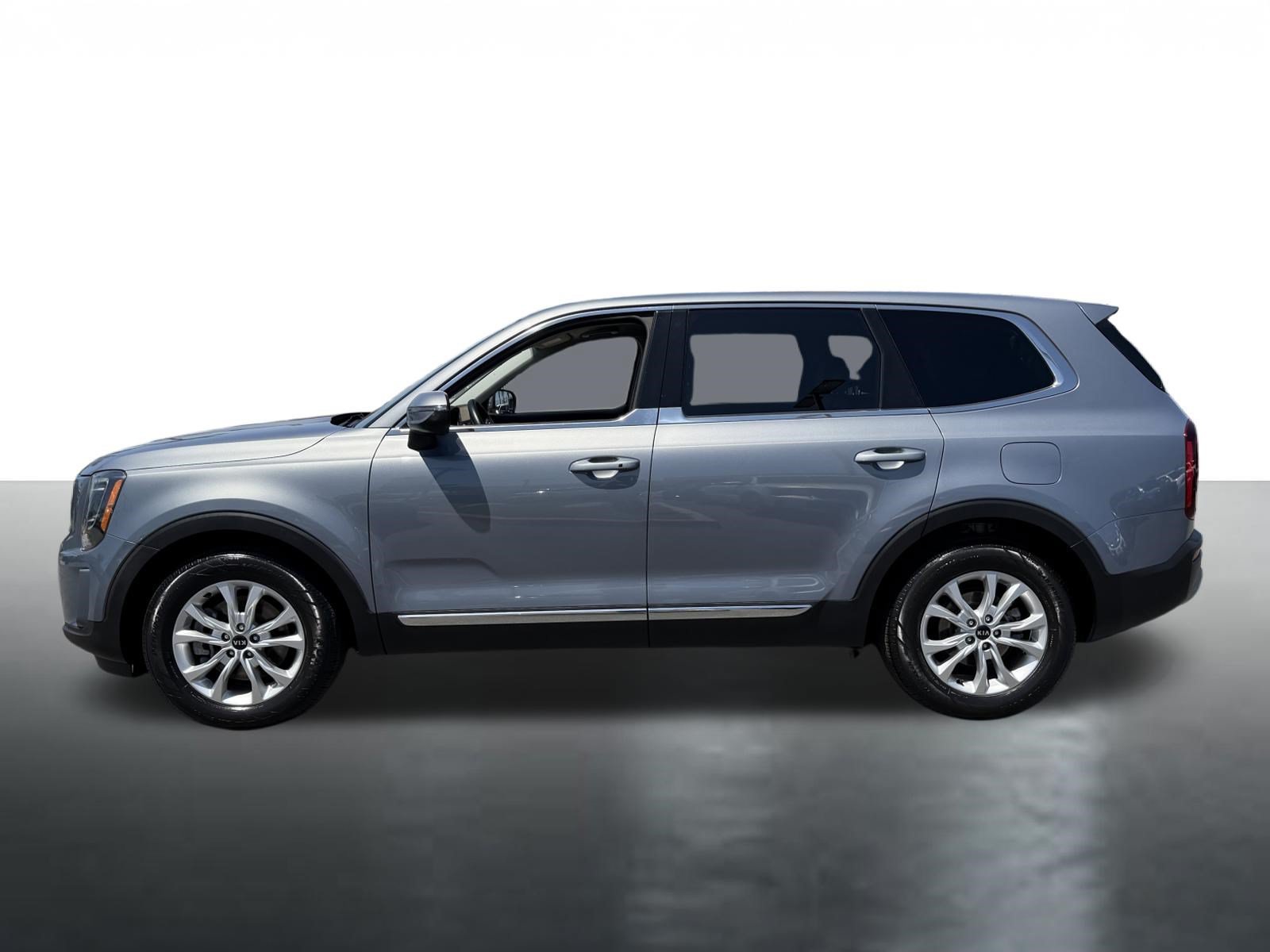Used 2020 Everlasting Silver Kia LX image 5