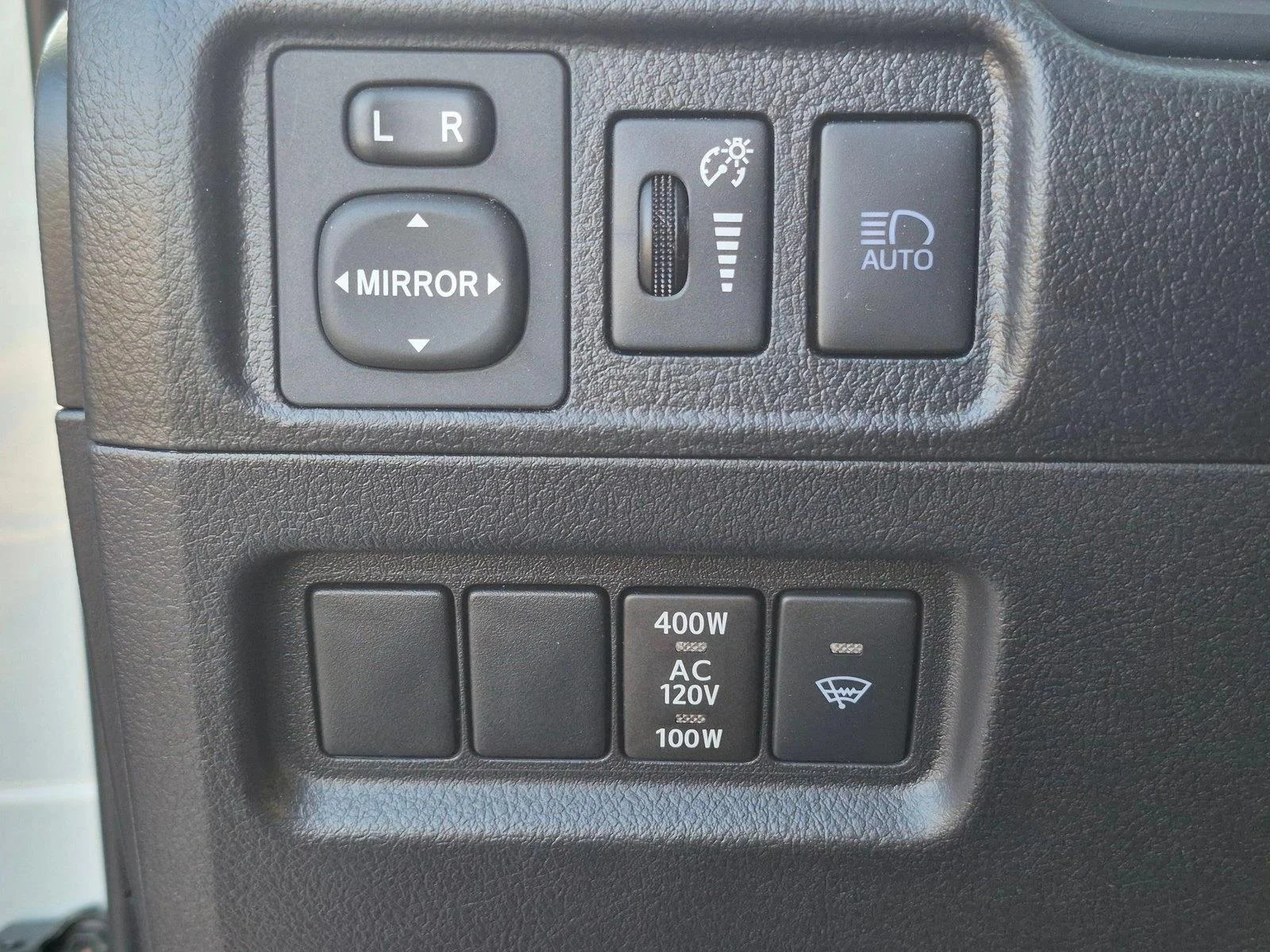 Used 2023 Ice Cap Toyota SR5 Premium image 10