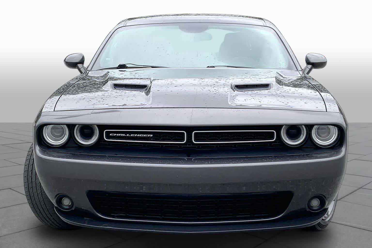 Used 2018 Granite Pearlcoat Dodge SXT Plus image 4
