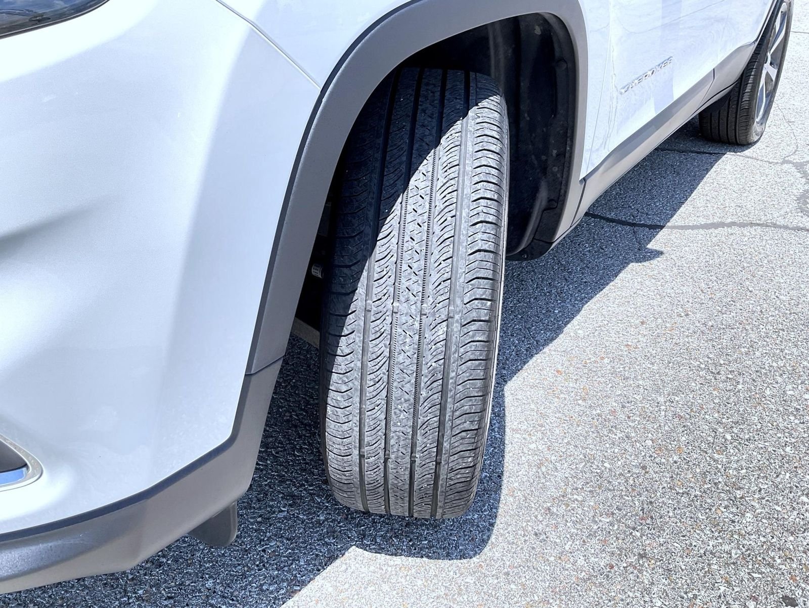 Used 2019 White Jeep Limited image 23
