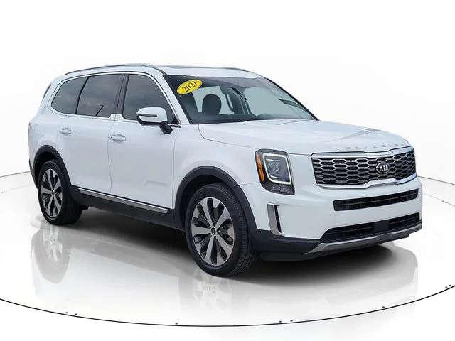 Used 2021 White Kia S image 3